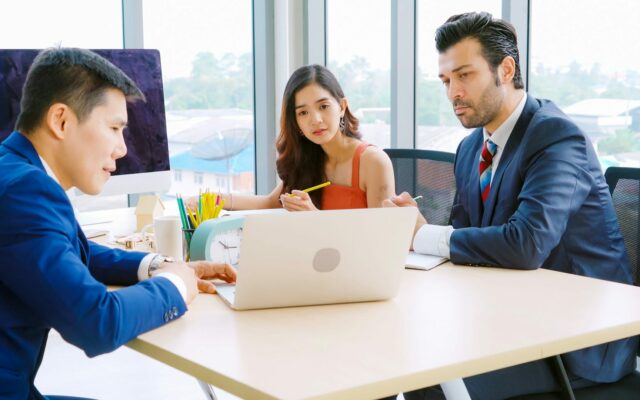 Mandataire ou indépendant : quel positionnement stratégique pour développer son portefeuille client ?