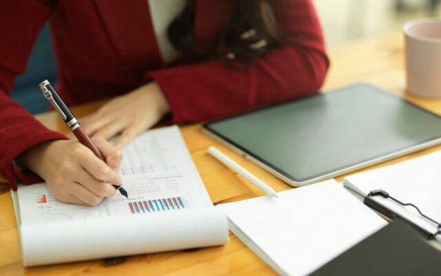 Courtier et spécialisation sectorielle : un levier de croissance en BtoB