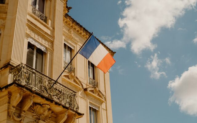 Conseil patrimonial en période électorale : neutraliser le biais d’anticipation chez vos clients